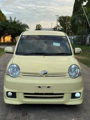 Toyota Sienta 2006 Yellow for sale