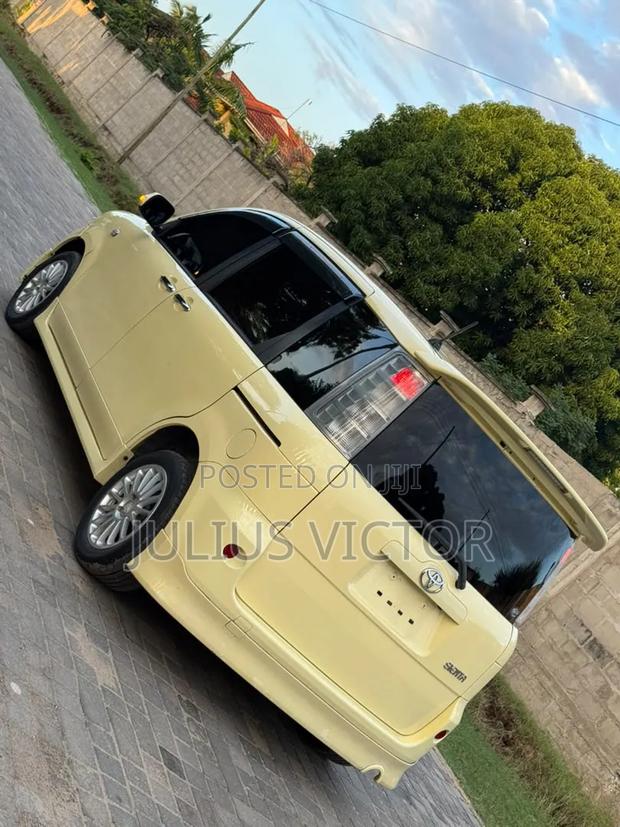Toyota Sienta 2006 Yellow