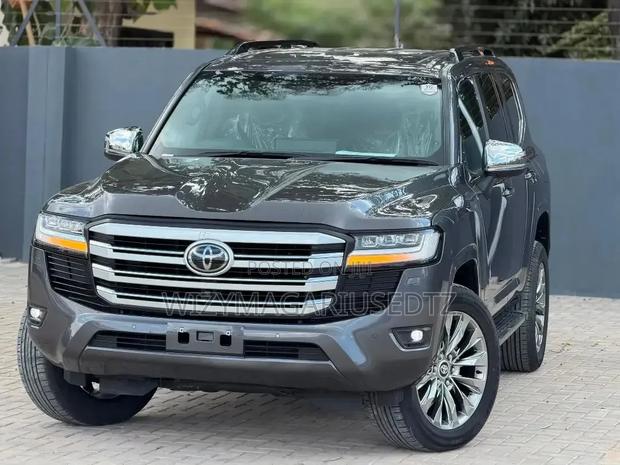 Toyota Land Cruiser 2024 Gray