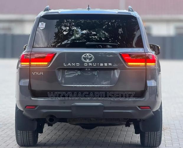 Toyota Land Cruiser 2024 Gray