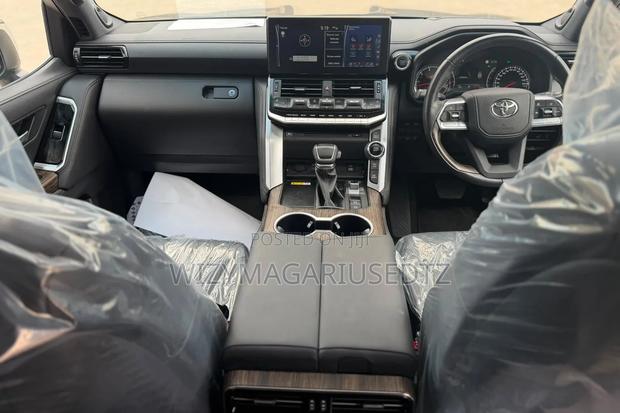 Toyota Land Cruiser 2024 Gray