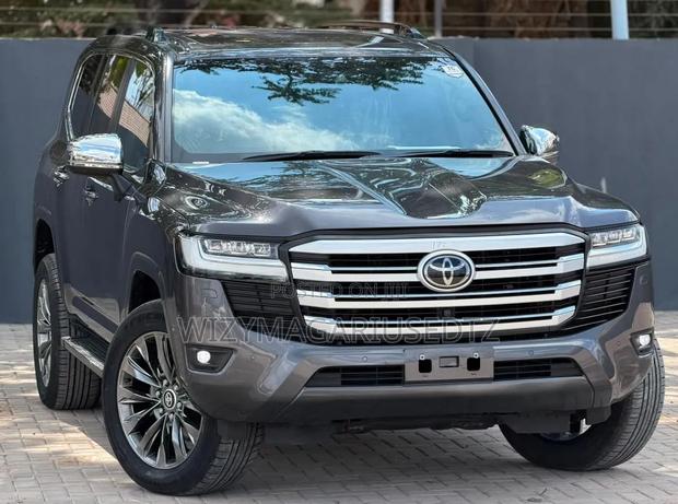 Toyota Land Cruiser 2024 Gray