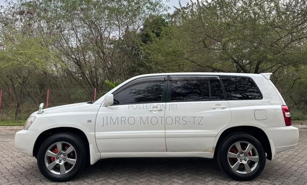 Toyota Kluger 2003 White