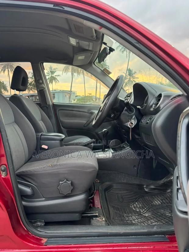 Toyota RAV4 2004 Red