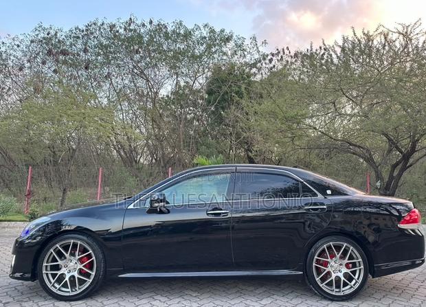 Toyota Crown 2012 Black