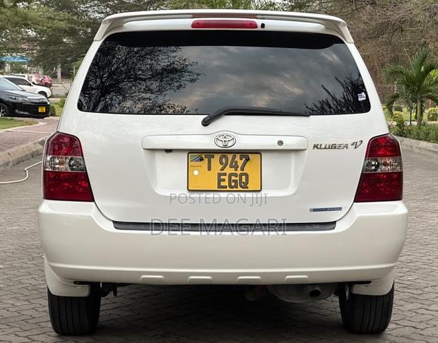 Toyota Kluger 2003 White