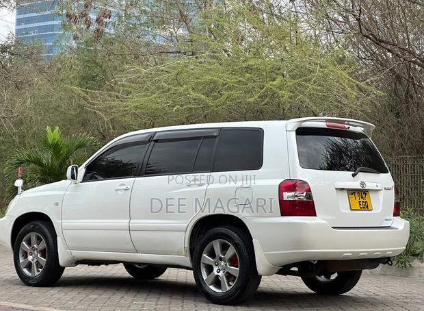 Toyota Kluger 2003 White