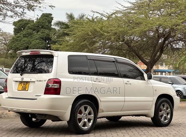 Toyota Kluger 2003 White