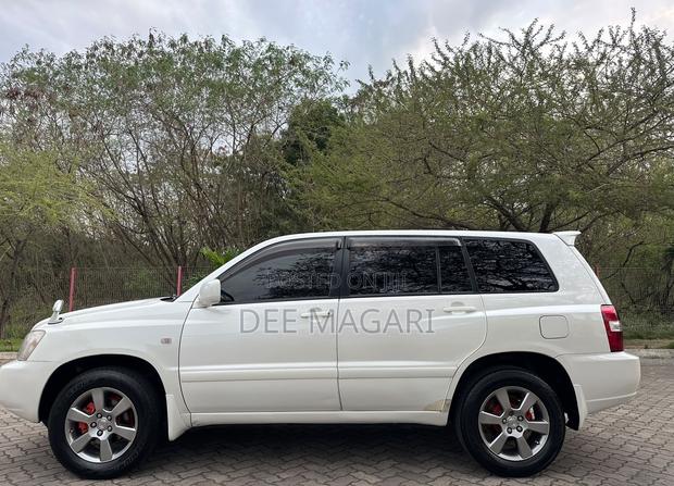 Toyota Kluger 2003 White