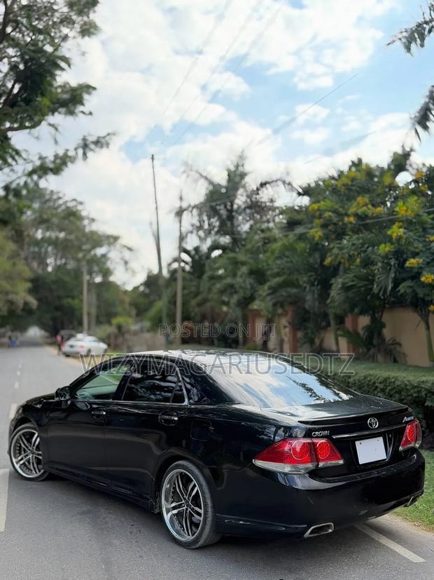 Toyota Crown 2010 Black