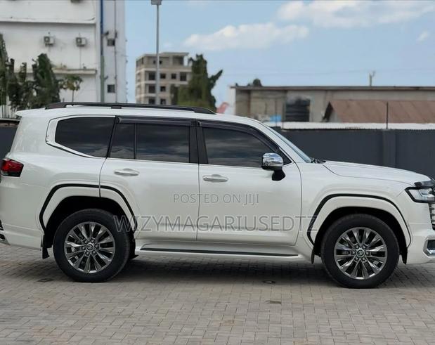 New Toyota Land Cruiser 2024 White
