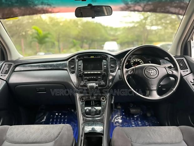 Toyota Kluger 2003