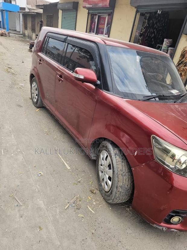 Toyota Corolla Rumion 2010 Red