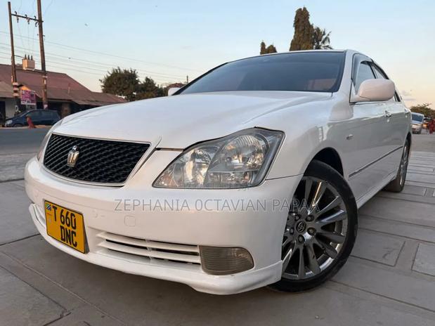 Toyota Crown 2004 White
