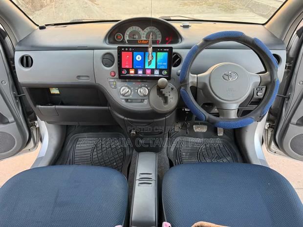 Toyota Sienta 2004 Silver