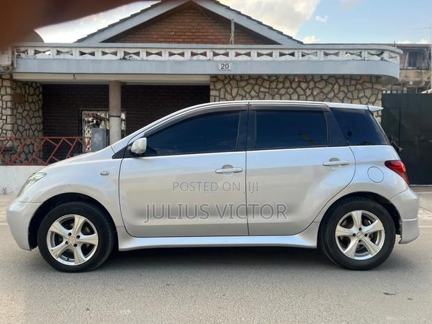 Toyota IST 2004 Silver