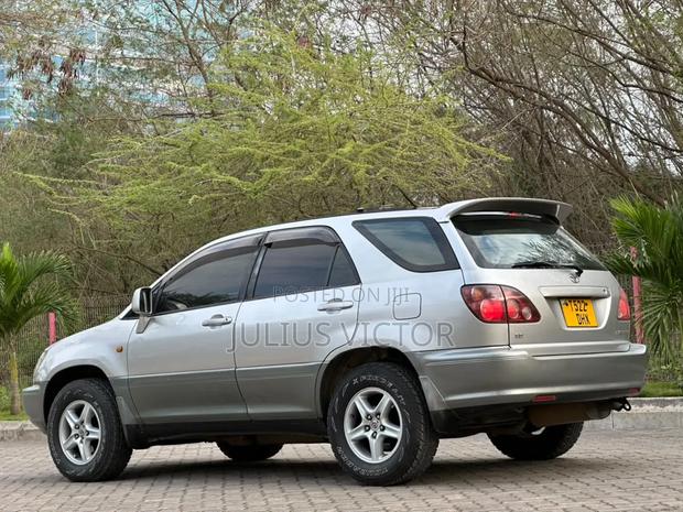 Toyota Harrier 2001 Silver