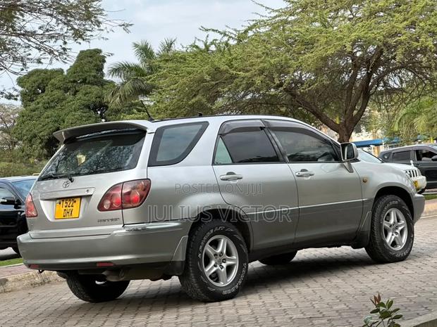 Toyota Harrier 2001 Silver
