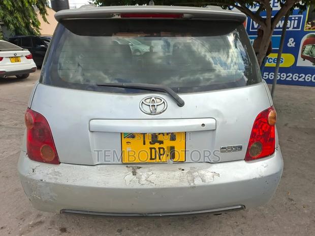 Toyota IST 2005 Silver