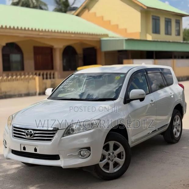 Toyota Vanguard 2011 Off white