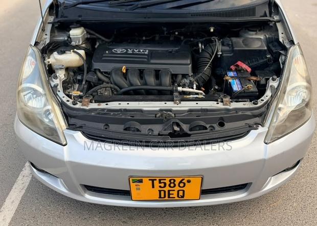 Toyota Wish 2004 Silver