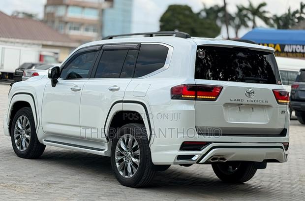 Toyota Land Cruiser 2023 White
