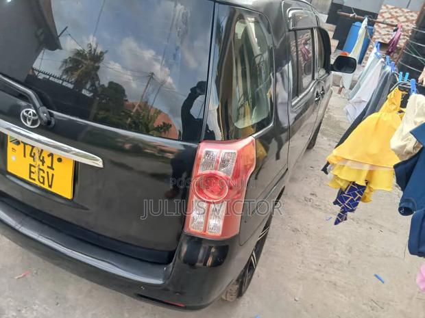 Toyota Raum 2010 Black