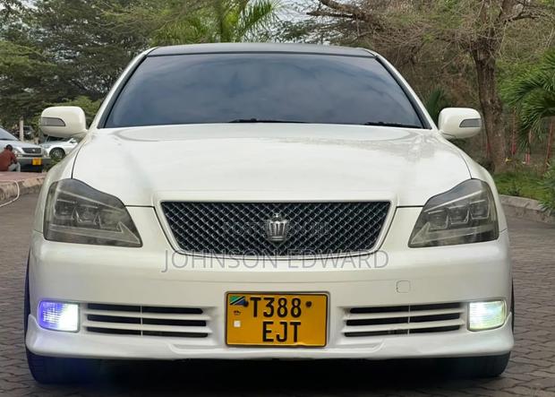 Toyota Crown 2004 Pearl