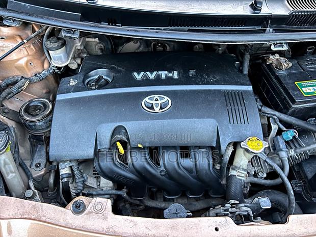 Toyota Vitz 2006 Gold