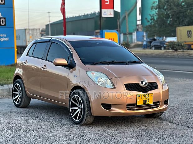 Toyota Vitz 2006 Gold