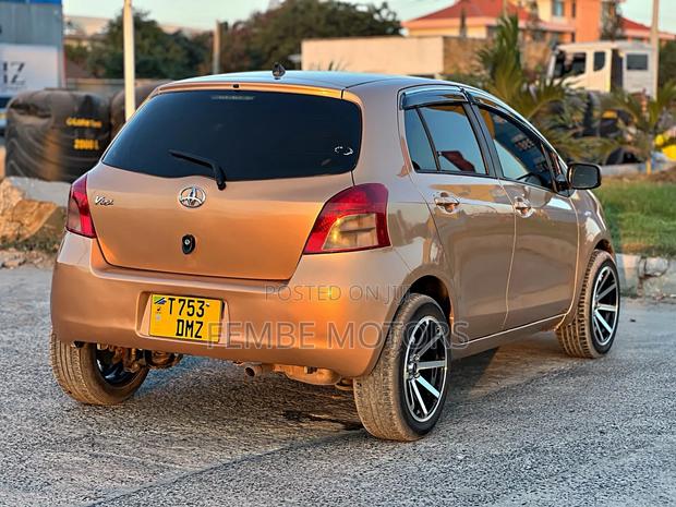 Toyota Vitz 2006 Gold