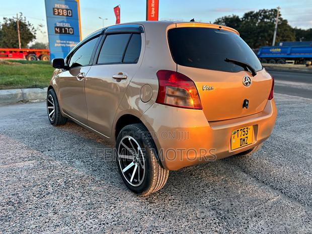 Toyota Vitz 2006 Gold