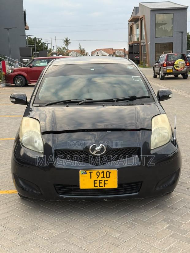 Toyota Vitz 1.0 FWD 3dr 2006 Black