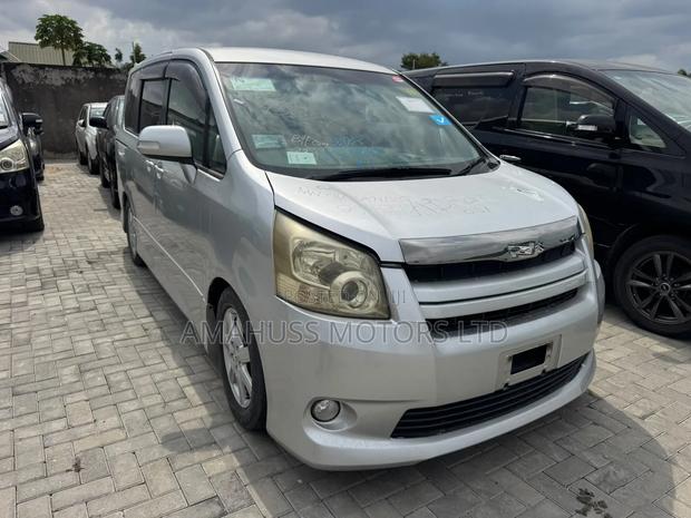 Toyota Noah 2008 Silver