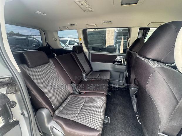 Toyota Noah 2008 Silver