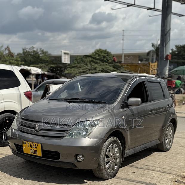 Toyota IST 2004 Gray
