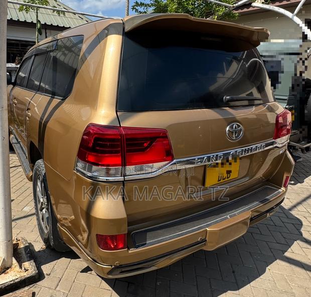 Toyota Land Cruiser 2010 Gold