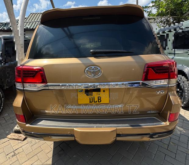 Toyota Land Cruiser 2010 Gold
