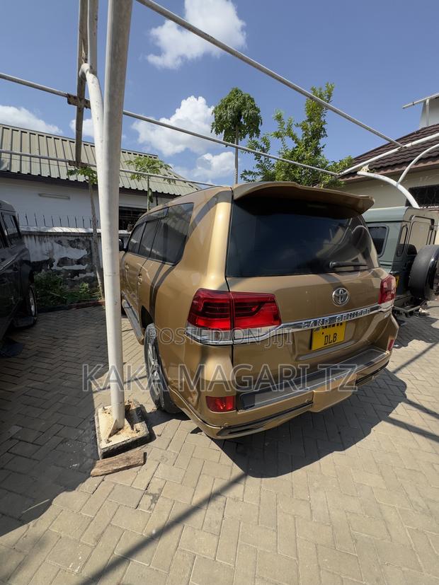 Toyota Land Cruiser 2010 Gold