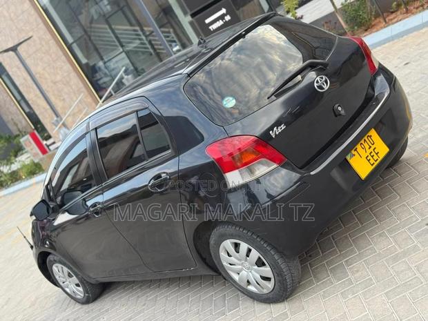 Toyota Vitz 1.0 FWD 3dr 2006 Black
