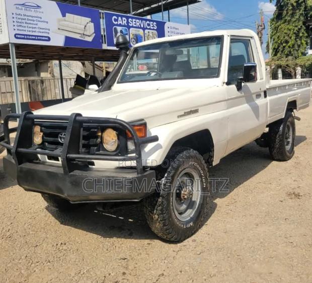 Toyota Land Cruiser 1998 White