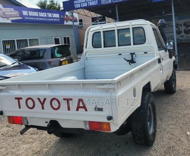 Toyota Land Cruiser 1998 White