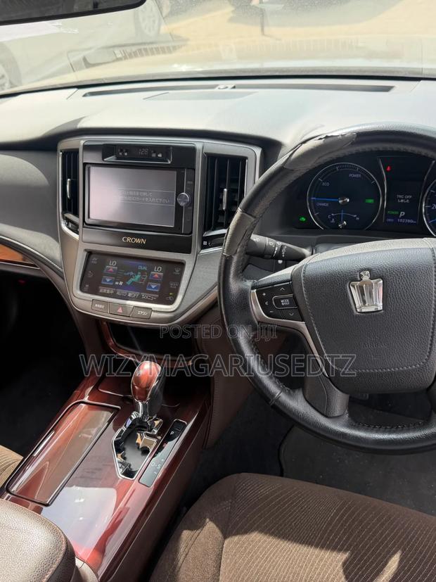 Toyota Crown 2013 Purple