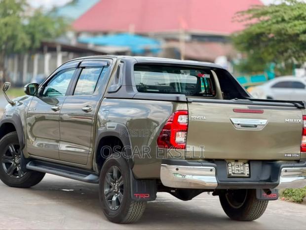 Toyota Hilux 2024 Green