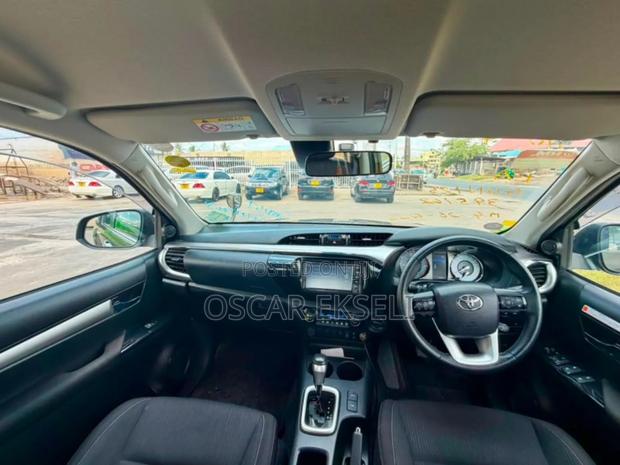 Toyota Hilux 2024 Green