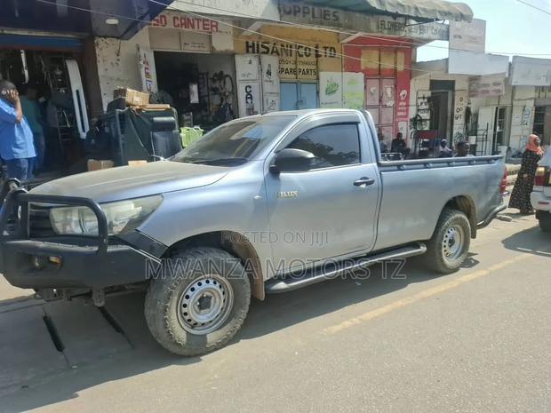 Toyota Hilux 2019 Silver