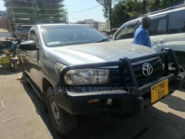 Toyota Hilux 2019 Silver