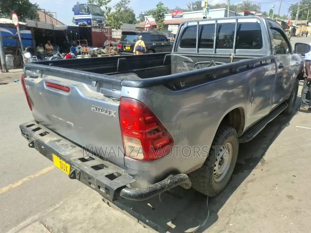 Toyota Hilux 2019 Silver