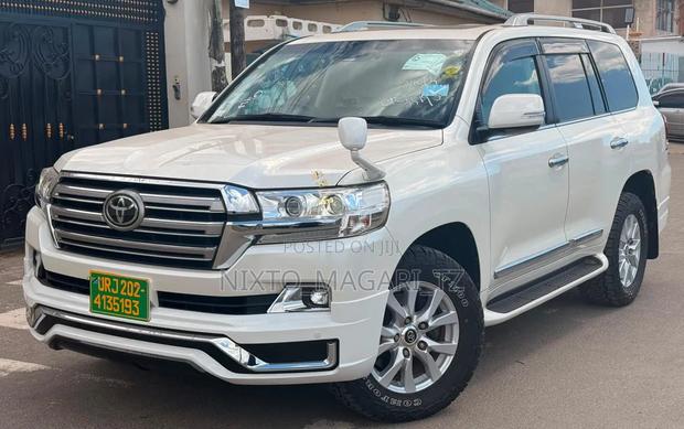 Toyota Land Cruiser 2016 Off white