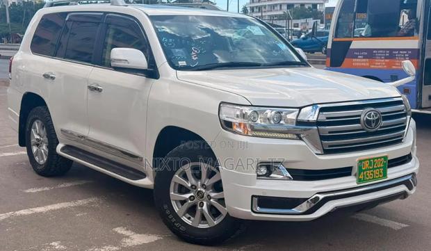 Toyota Land Cruiser 2016 Off white